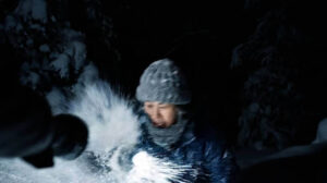 冬の夜道で水をかけられる